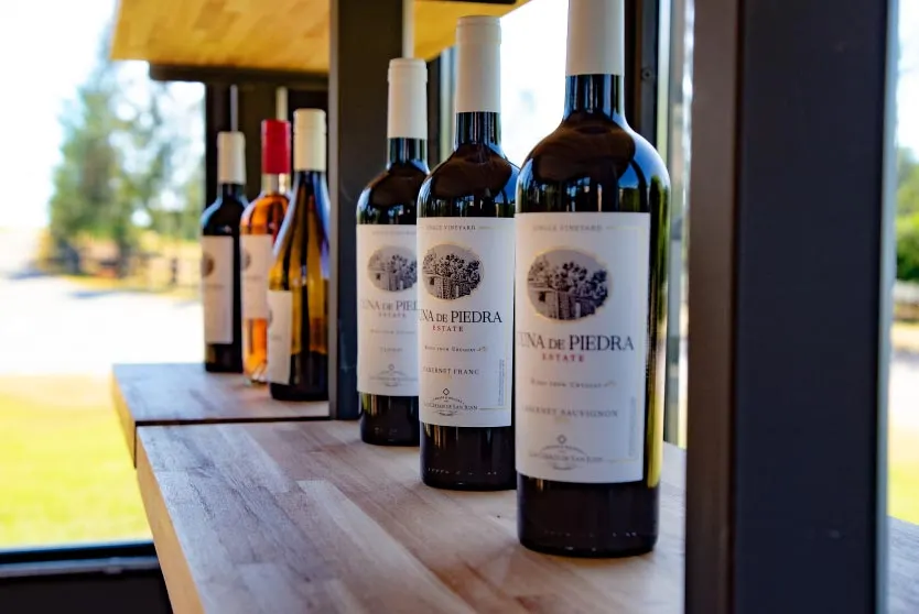 Estanteria de vinos Boutique Finca del Sacramento